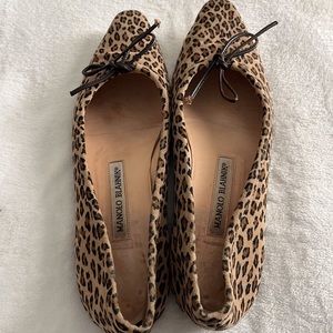 Manolo Blahnik leopard print suede. Size 39